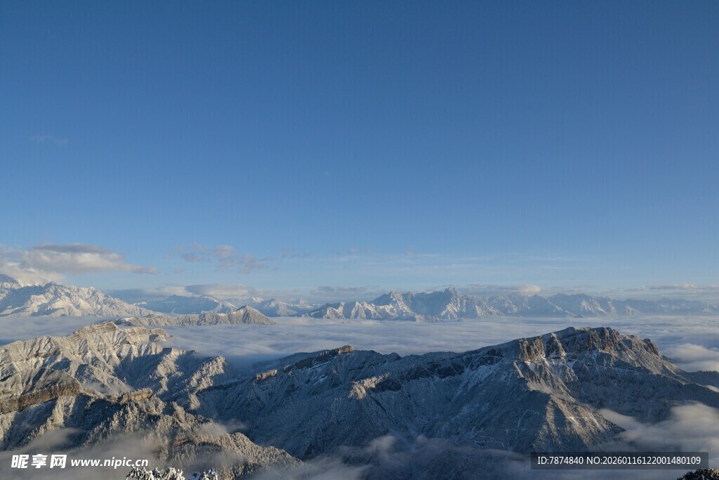 壮丽雪山全景