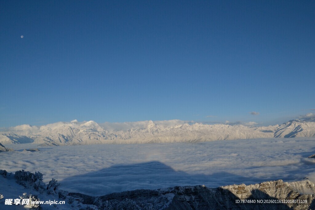 壮丽雪山景观