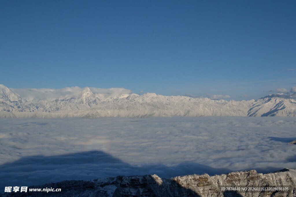 壮丽雪山景观