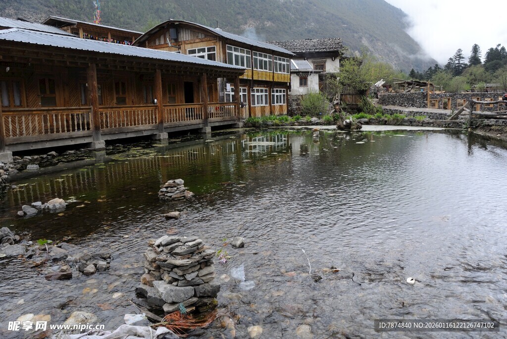 水乡木屋 静谧自然景致