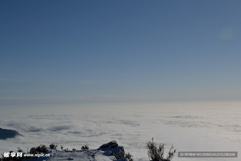 云海之上的壮丽天空景观