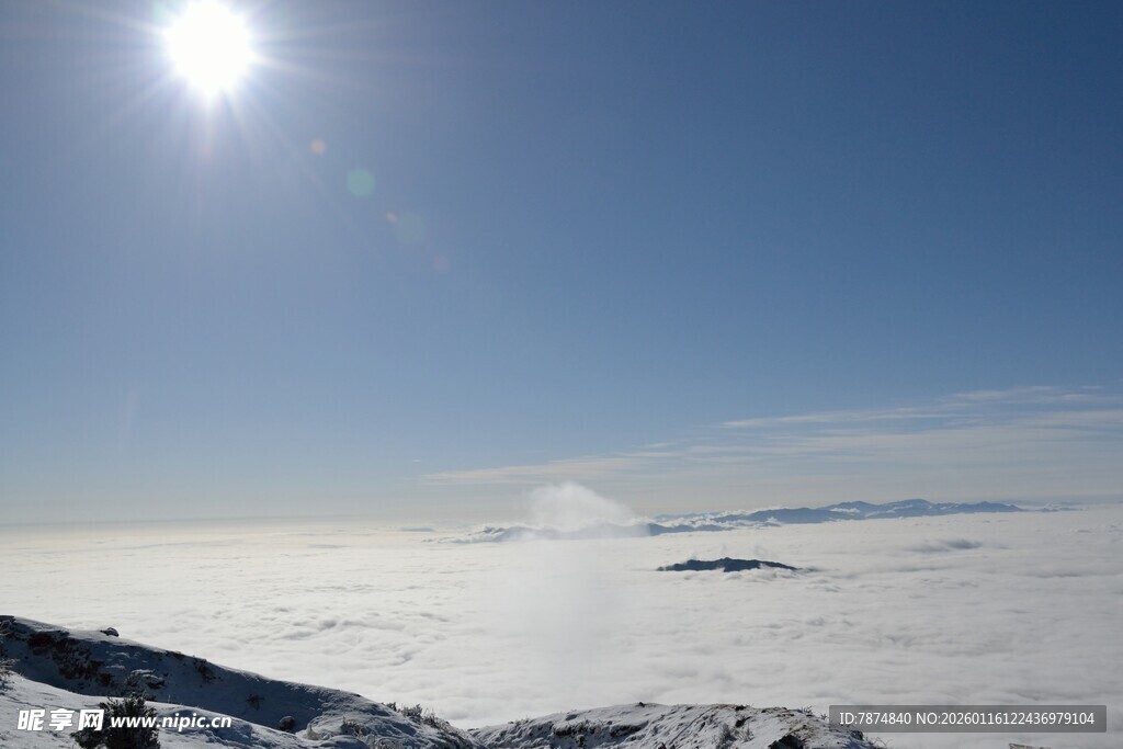 云海之上的灿烂日光