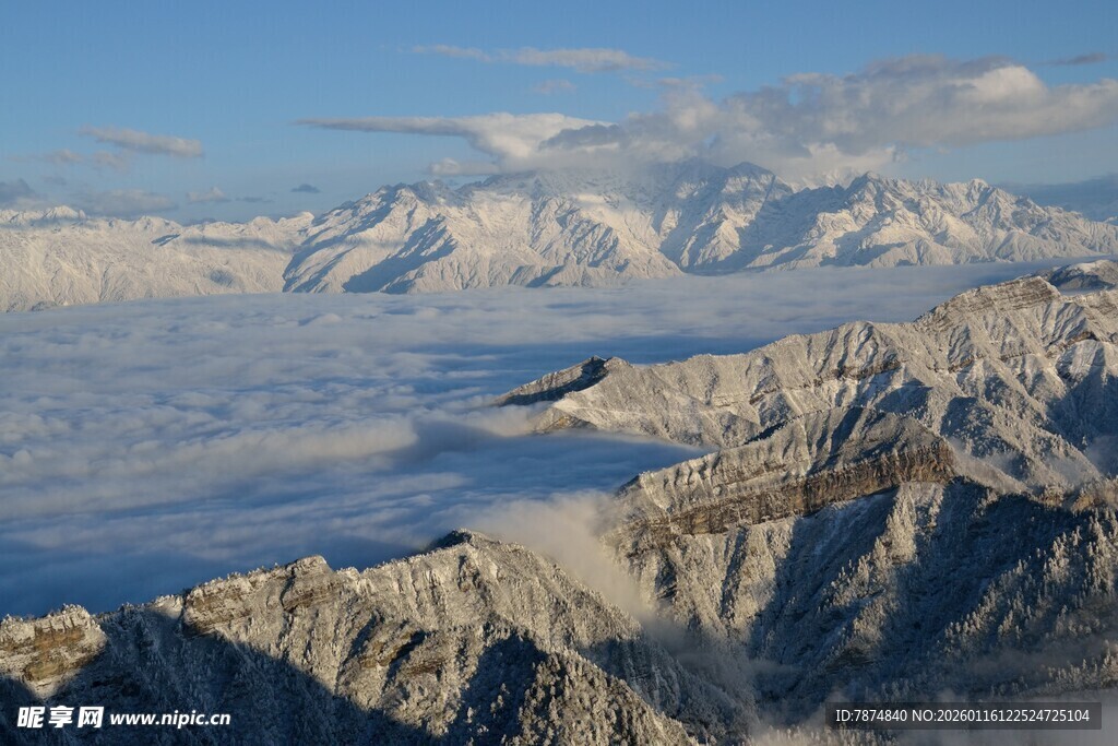 壮丽雪山景观