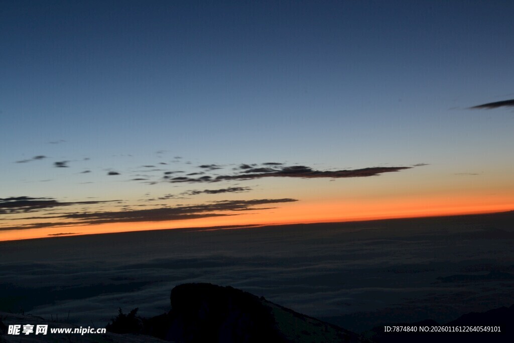 日出云海壮丽景观