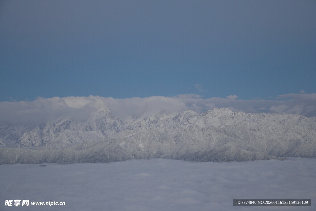 雪山远景