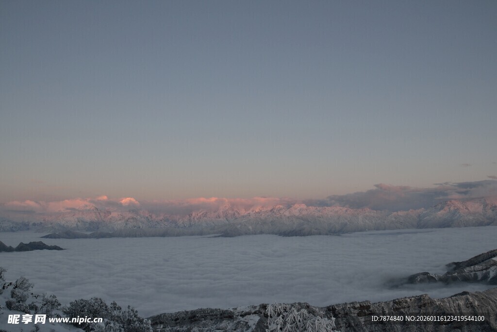 山间云海日出美景