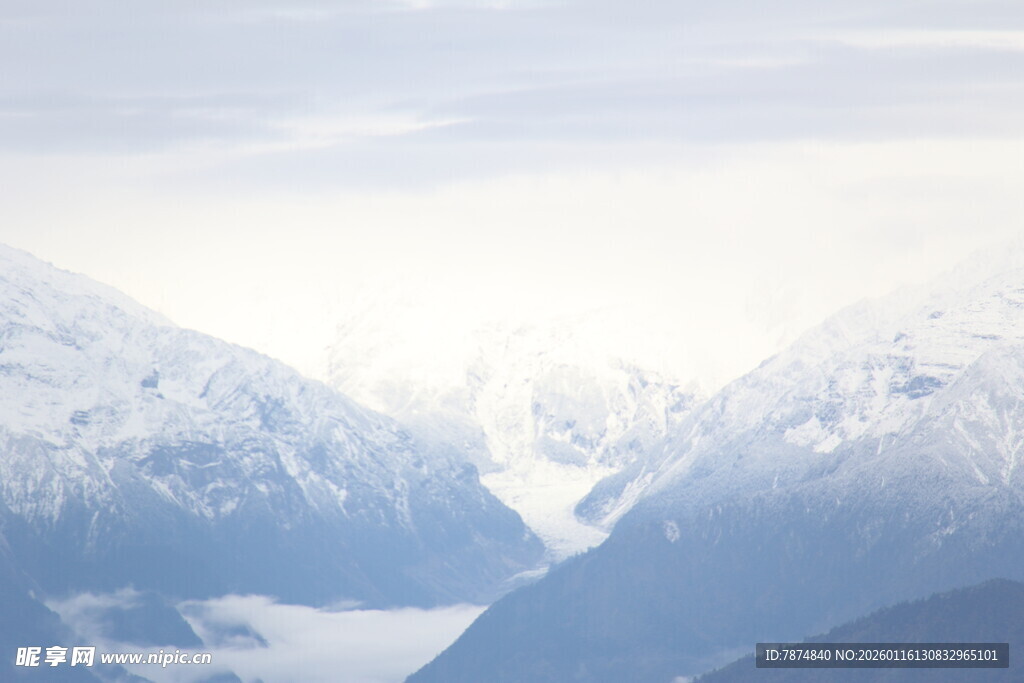 雪山壮丽景观