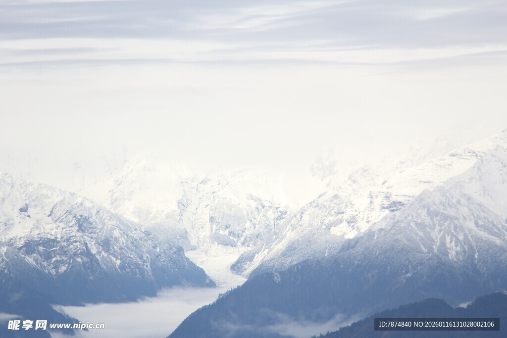 雪山壮丽景观