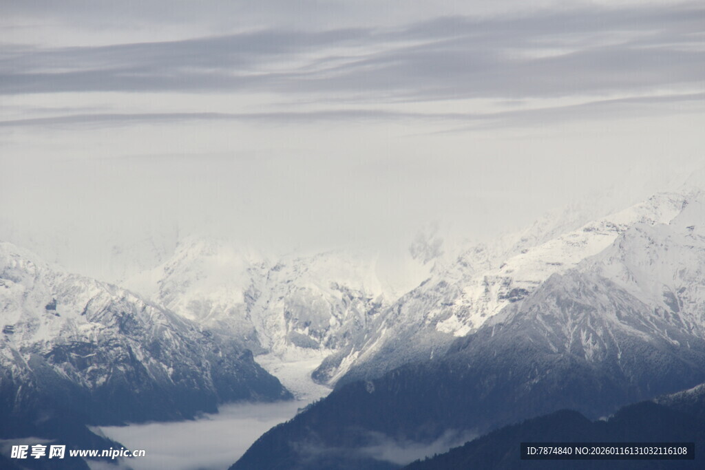 壮丽雪山景观