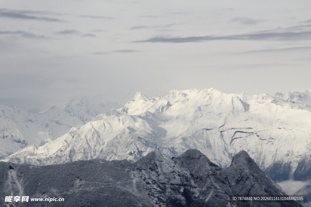 壮丽雪山景观