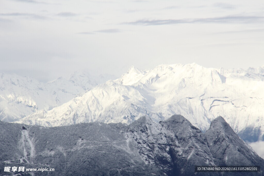 雪山壮丽景观