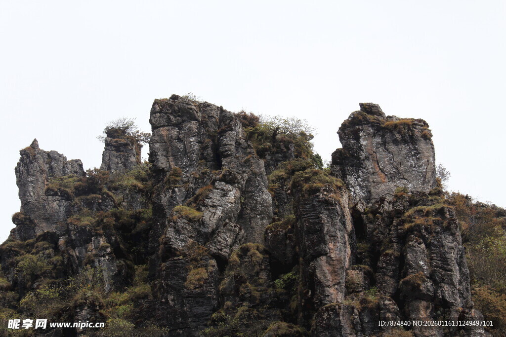奇特嶙峋的岩石山峰