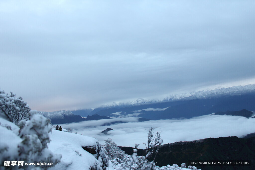 雪山远景 壮丽冬日风光