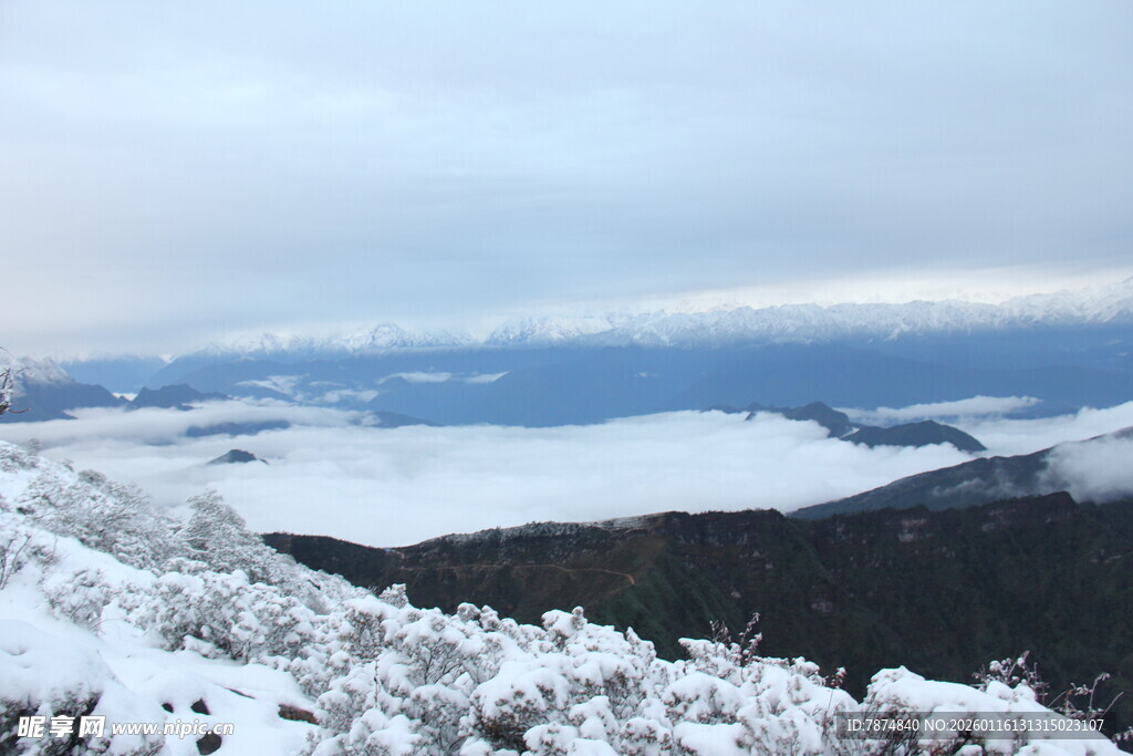 雪山壮丽景观
