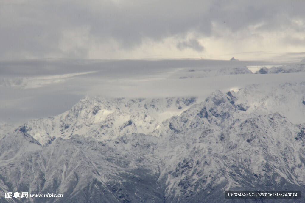 壮丽雪山景观