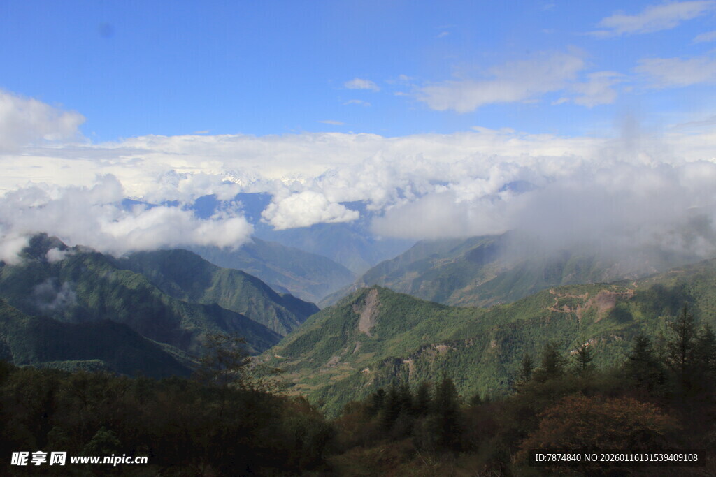 山间云海美景