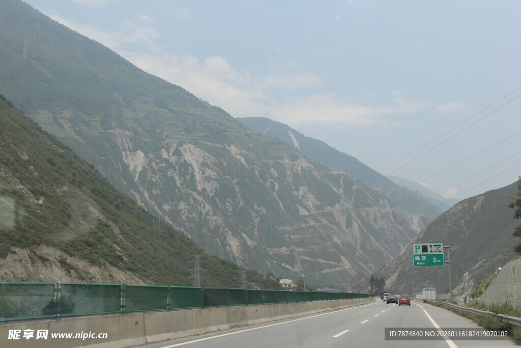 山间公路 开启旅途新风景