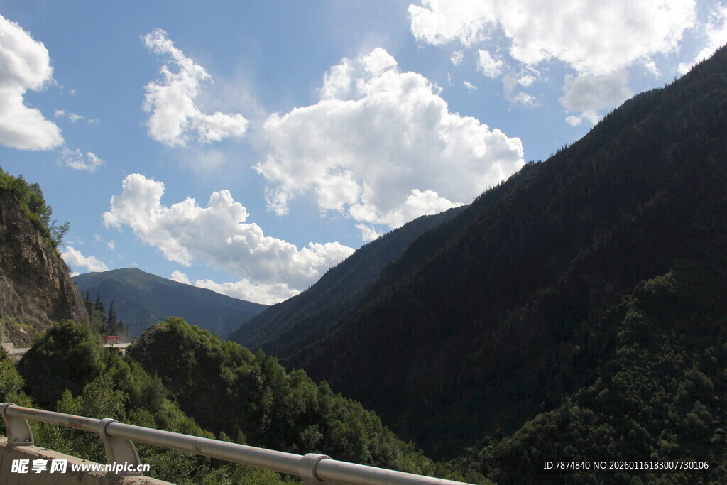 山间公路美景