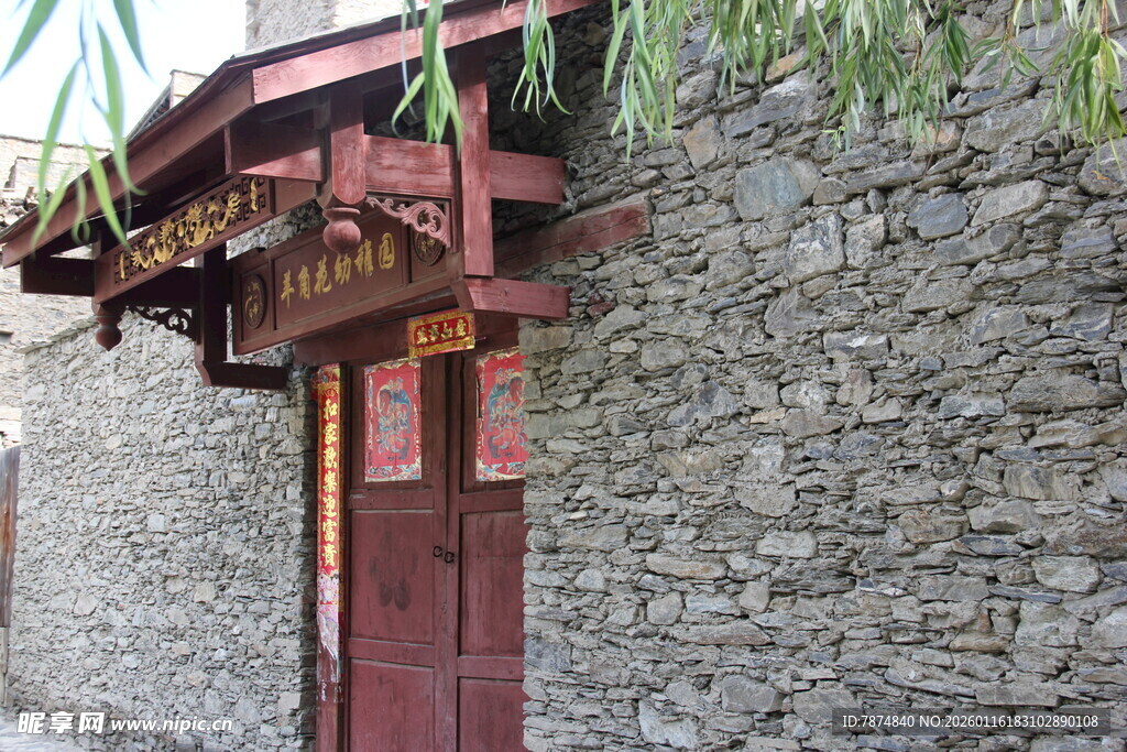 中式古旧门头建筑一角