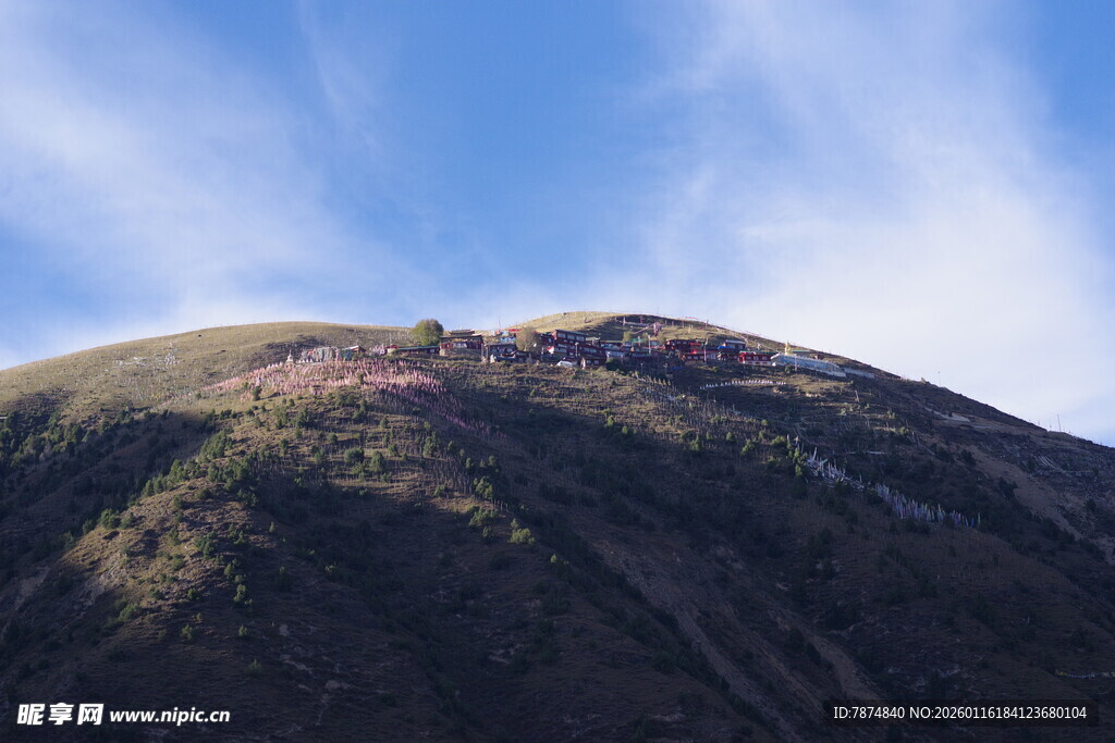 巍峨山峰的壮丽景致