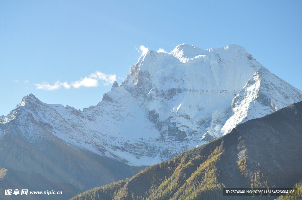 巍峨雪山壮丽景致