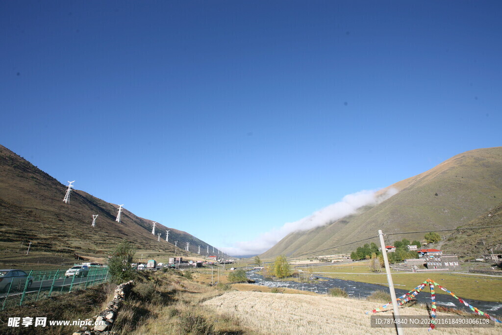 山间河谷风光
