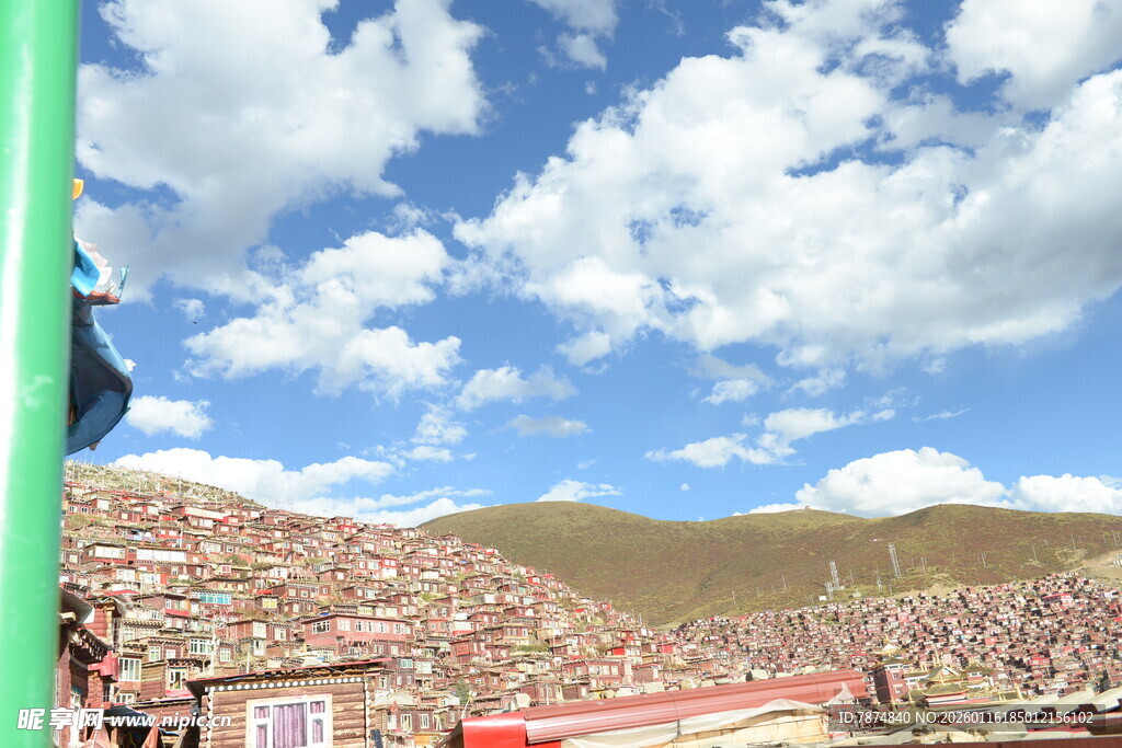 壮观的露天集会场景
