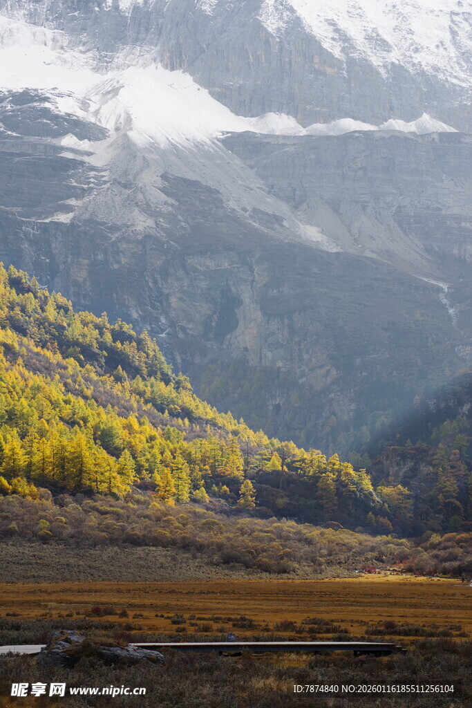 秋日山间美景