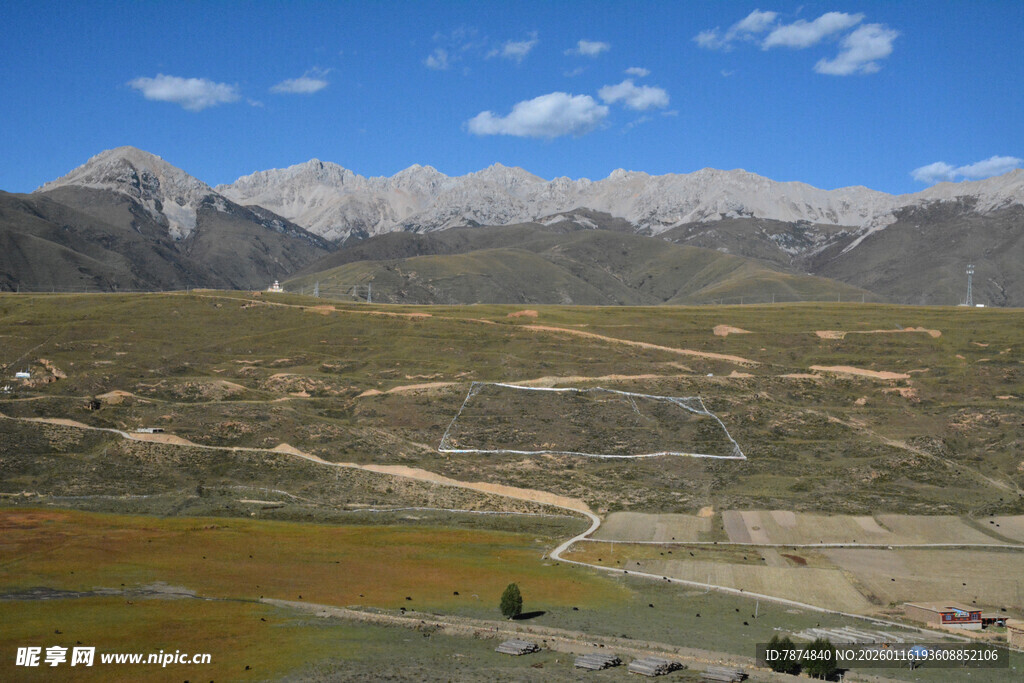 山间美景 广袤大地与远山