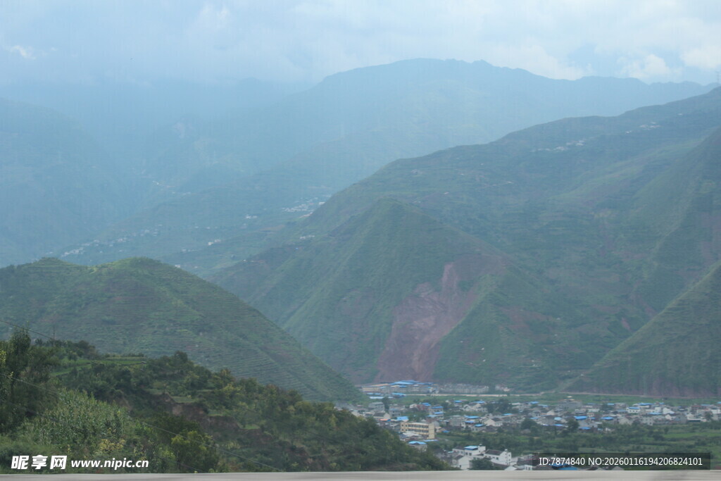 山间城镇风景