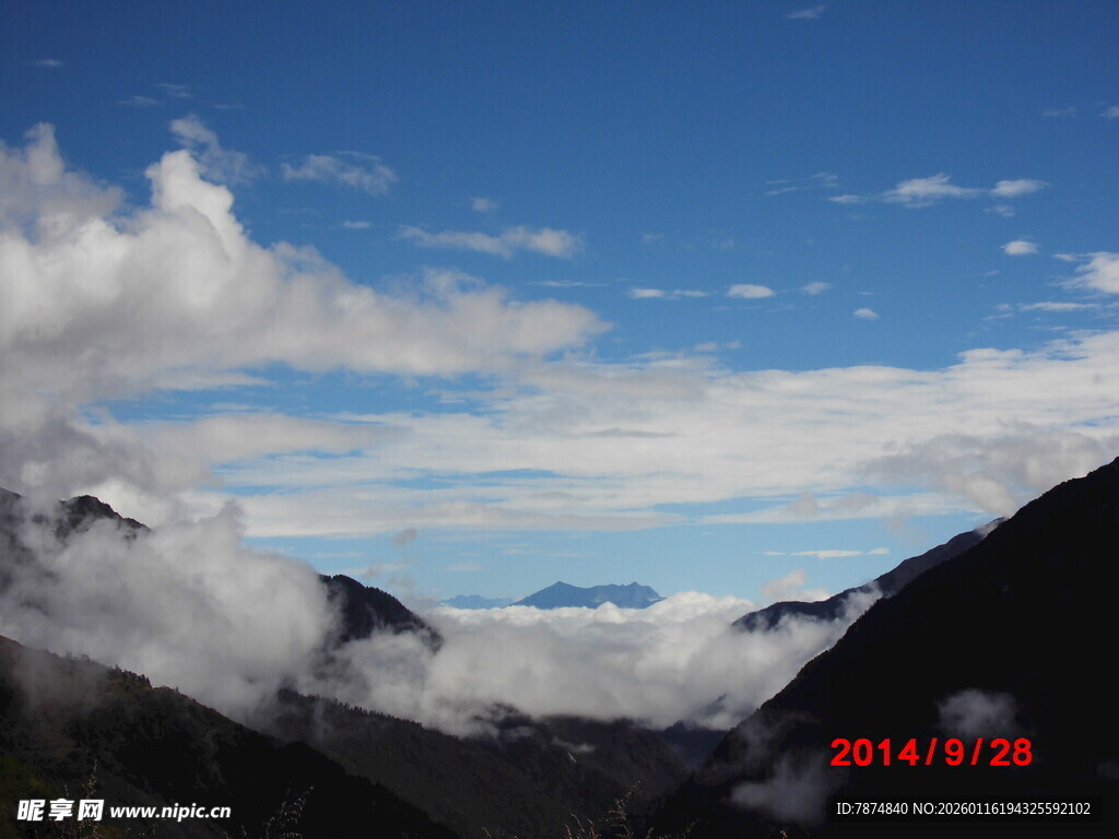 高山云海壮丽景观