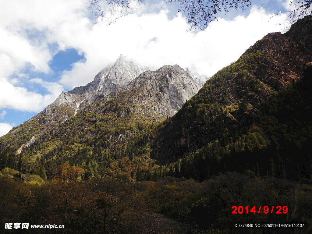 秋日壮丽山景
