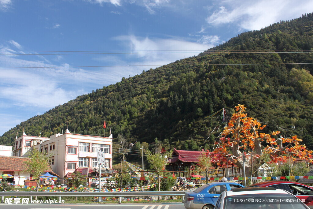 山间小镇风光