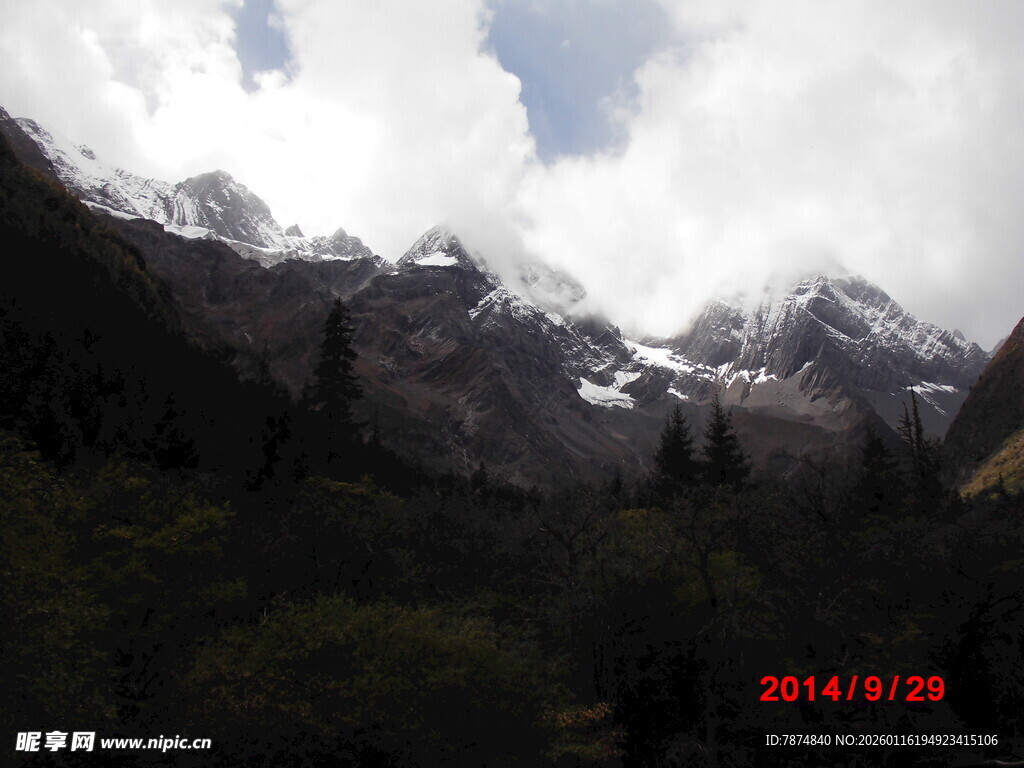 雪山壮丽风光