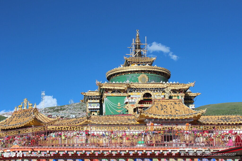 藏式华丽寺庙建筑景观