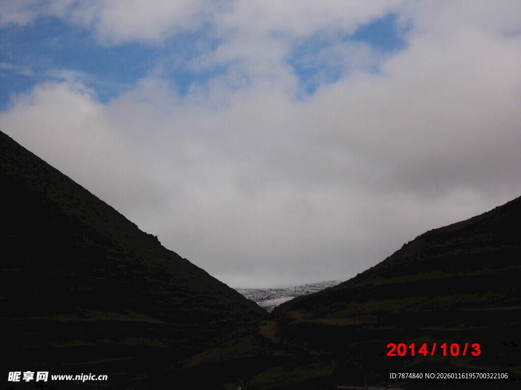 山间云景