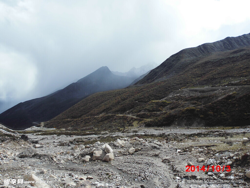 山间碎石地貌景观