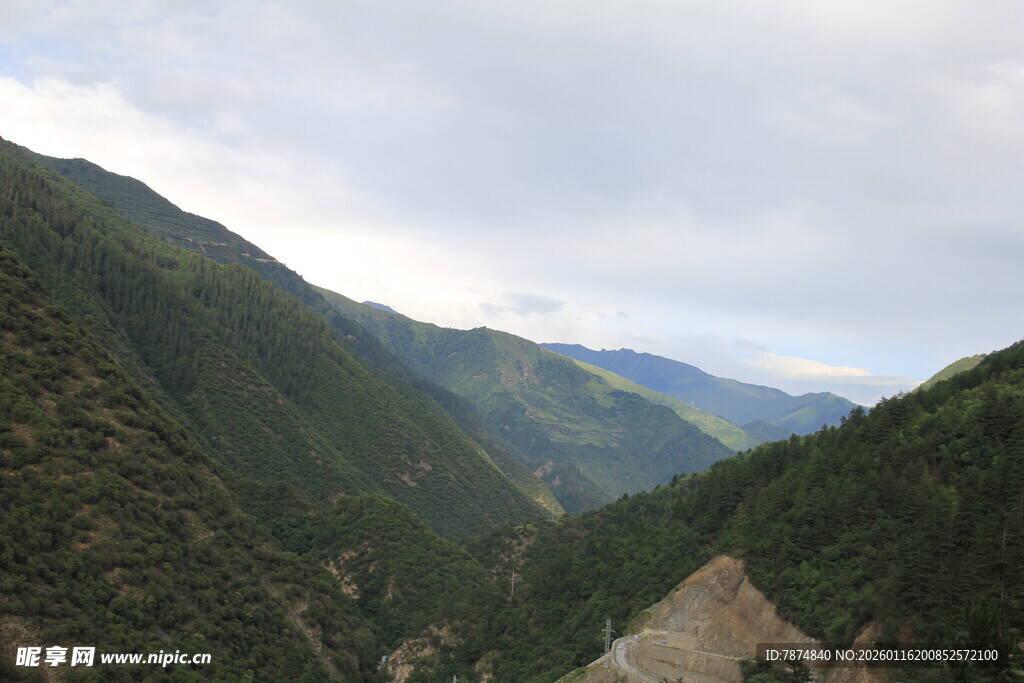 山间壮丽景色