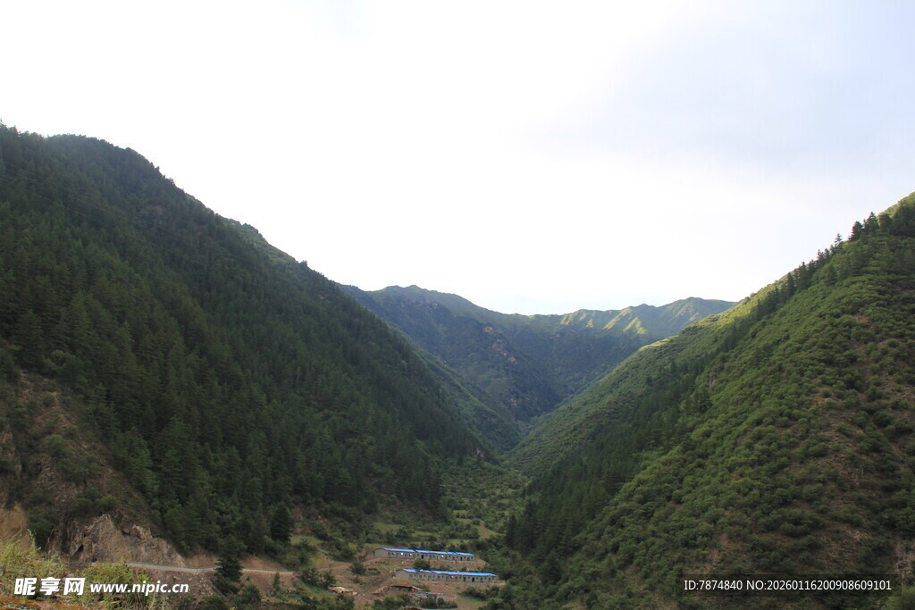 山间河谷美景