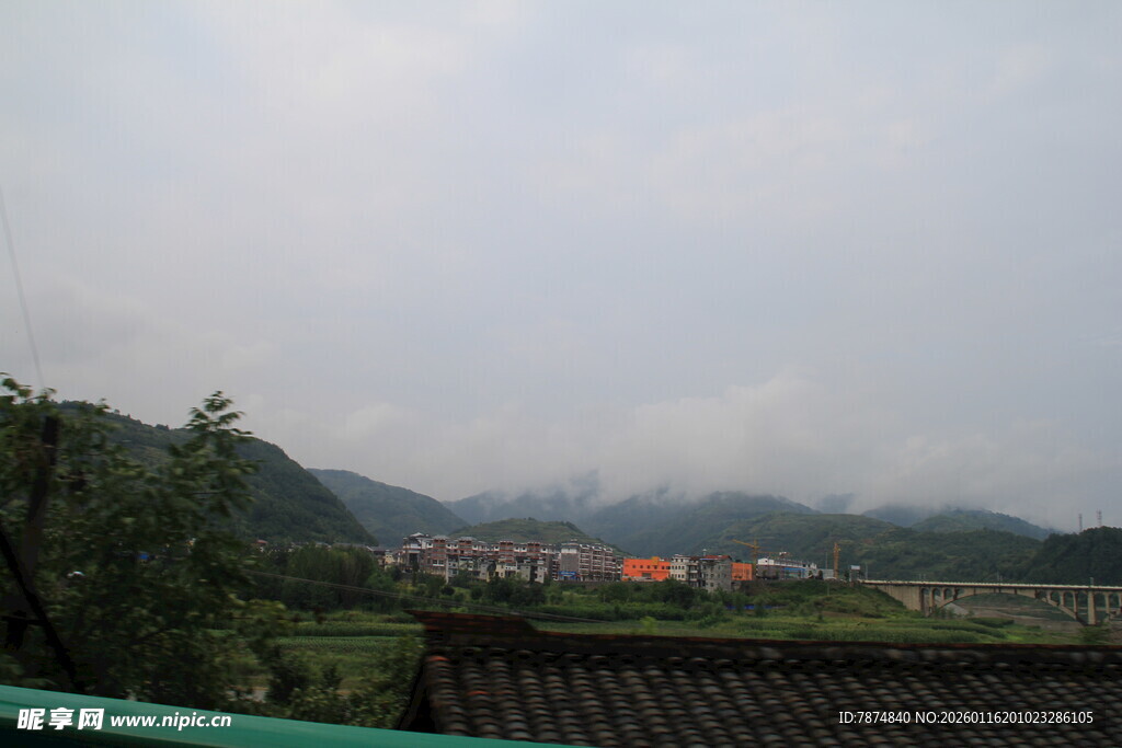 山间村落远景