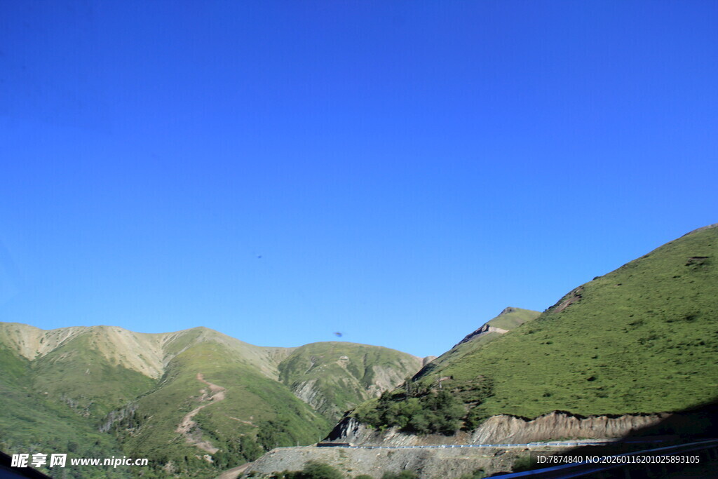 青山蓝天美景