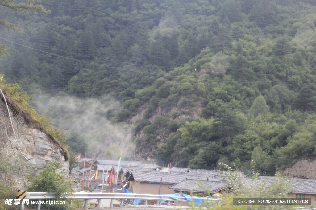 山间村落施工场景