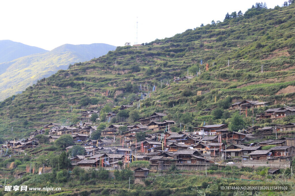 山间村落 古朴宁静之景