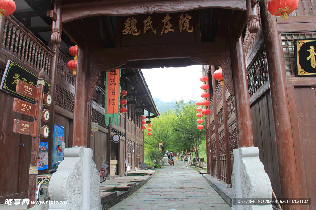 古色古香的中式街巷入口