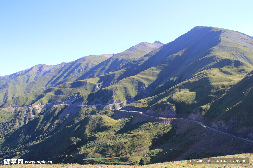 山间蜿蜒公路 壮美景色