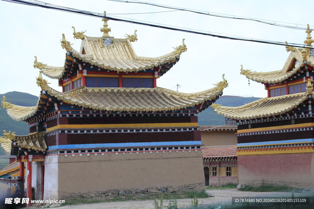 中式古建筑庙宇屋顶景观