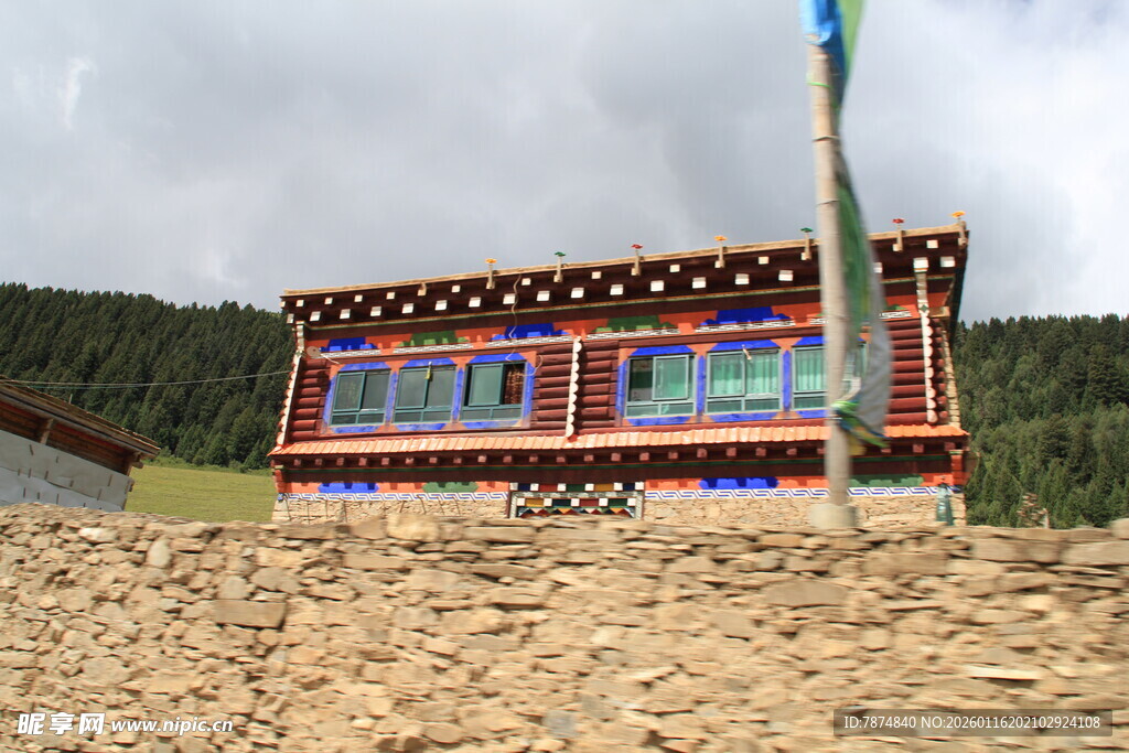 藏式风格建筑 色彩绚丽