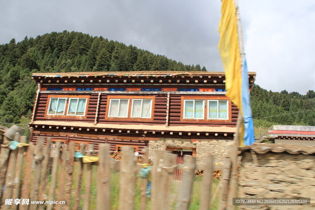 藏式小屋 背靠青山
