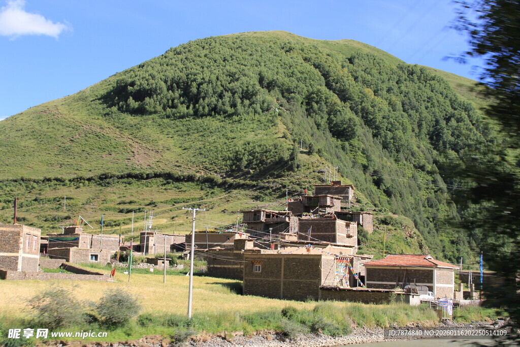 山间村落 古朴宁静之景