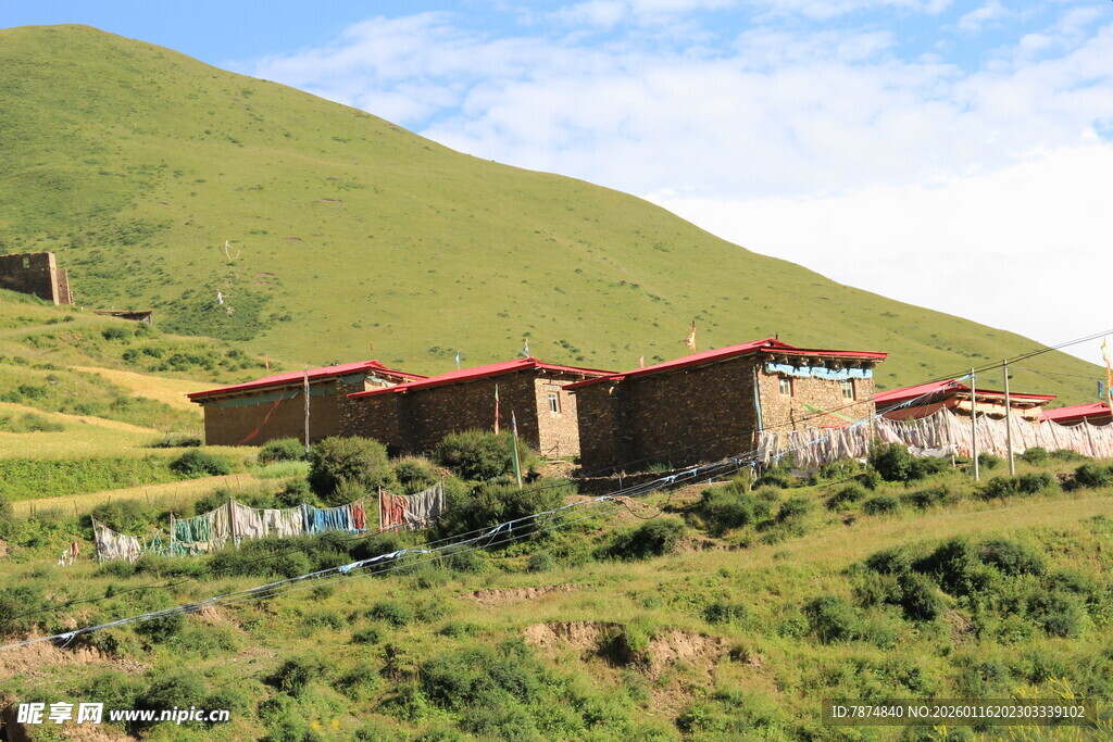 山间藏式小屋风景秀丽